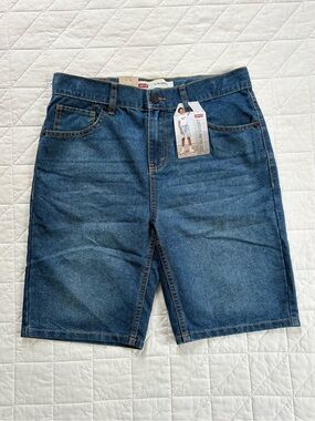 NWT Levi’s 511 Slim Fit Denim Shorts – Medium Wash – Men’s Size 29 (Boys 18)